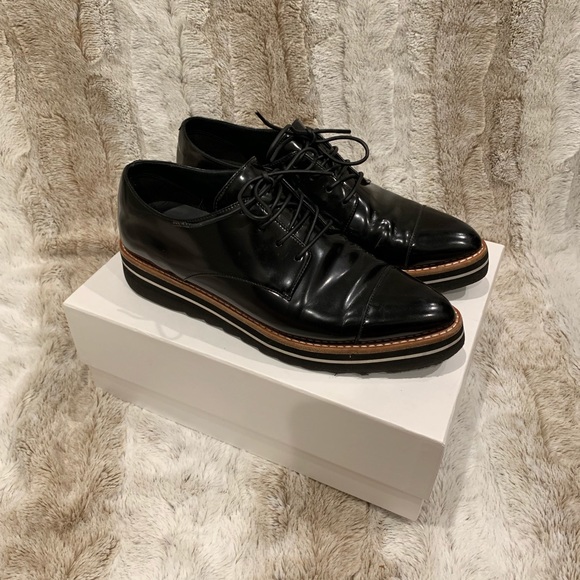 Vince Alanis Pointy Toe Oxford - Picture 2 of 7